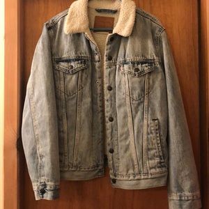 SOLD Levi’s Sherpa Trucker Jacket